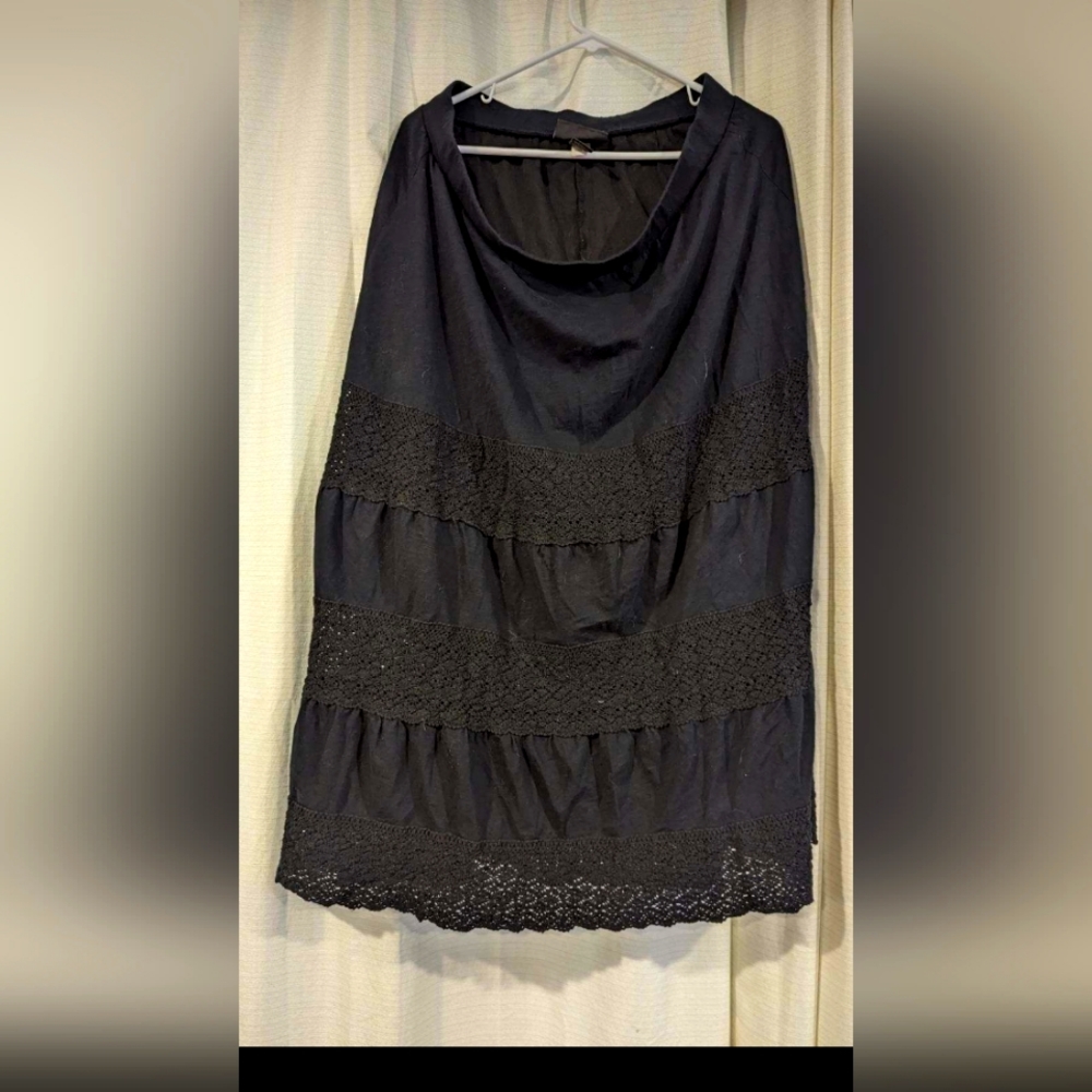 Maxi skirt with lace inserts